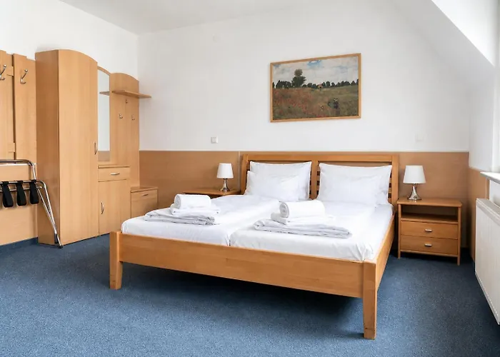 Donaustadt Kagran - At Metro U1 Otel 3*