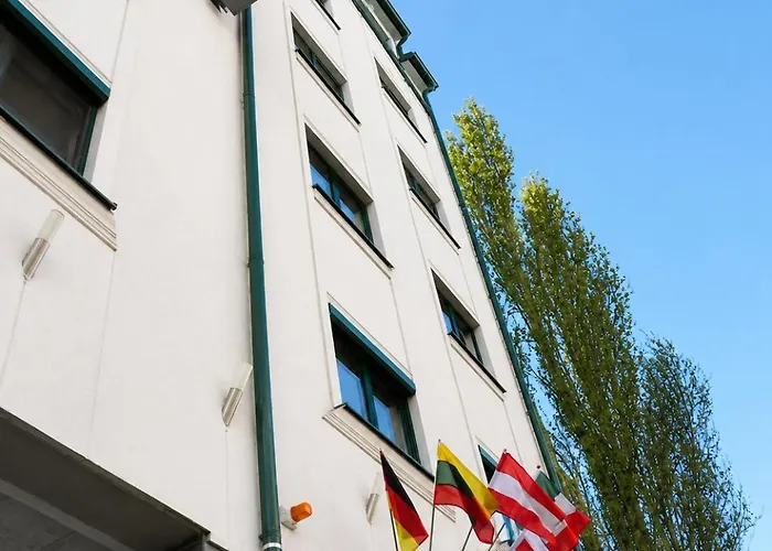 Donaustadt Kagran - At Metro U1 Otel 3*