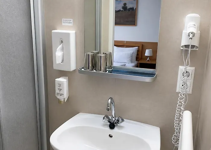 Donaustadt Kagran - At Metro U1 Hotel 3*