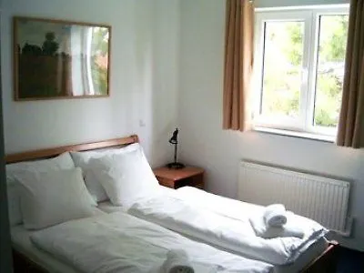 Donaustadt Kagran - At Metro U1 Otel