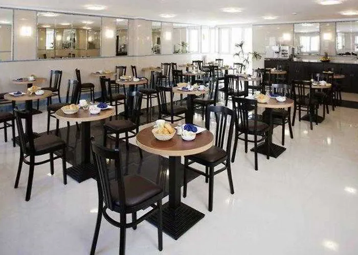 Otel Donaustadt Kagran - At Metro U1 3*