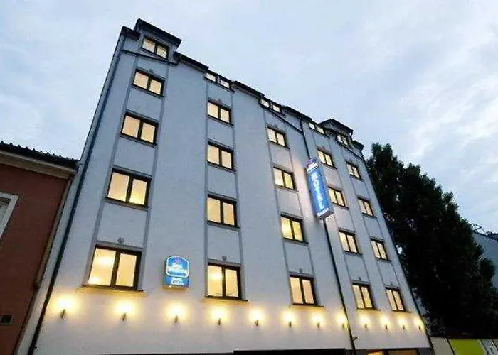 Donaustadt Kagran - At Metro U1 Otel 3*